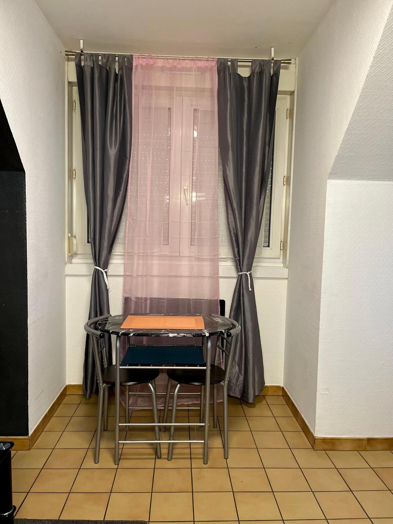 Maison Des Touristes Apartment *